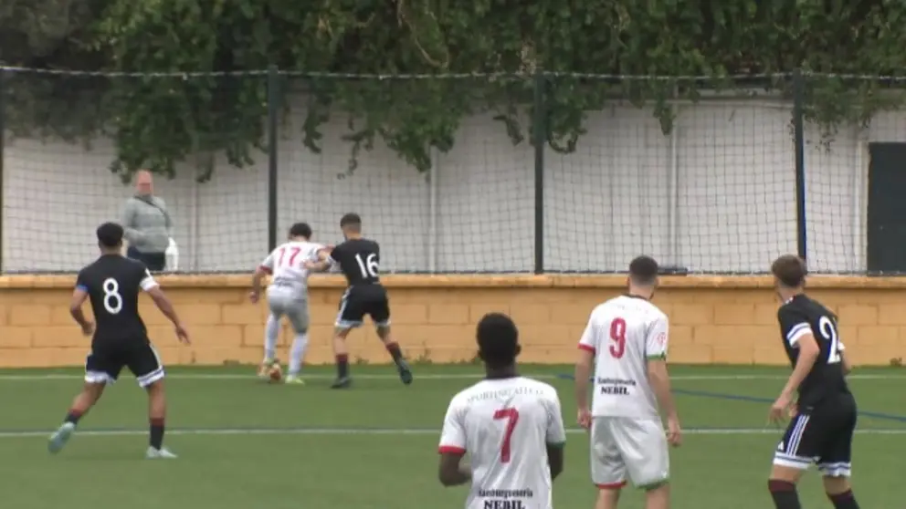 Una imagen del partido disputado este domingo en el Jos&eacute; Benoliel