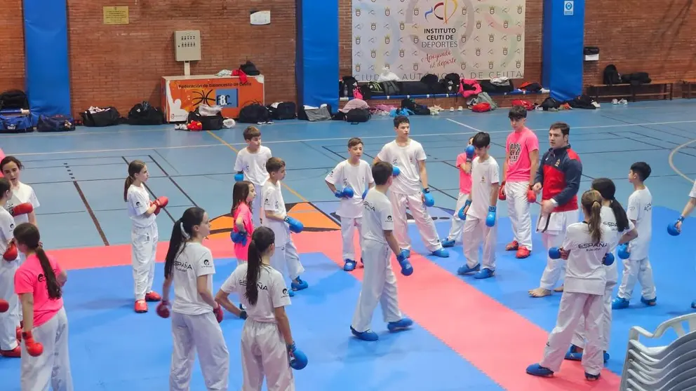 Una imagen de la concentraci&oacute;n de la Selecci&oacute;n Espa&ntilde;ola de k&aacute;rate en el Campoamor