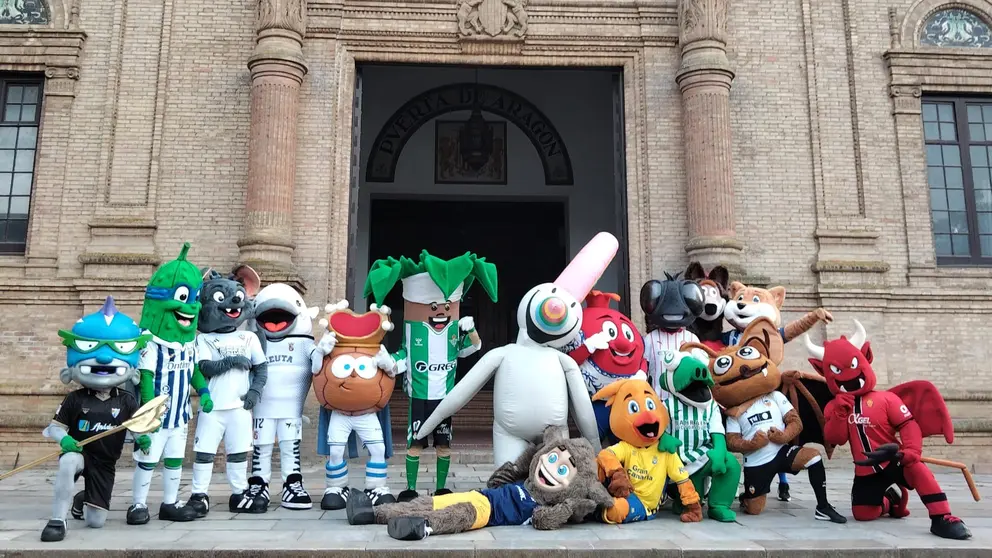 Caballati, en Sevilla, junto al resto de mascotas de LaLiga