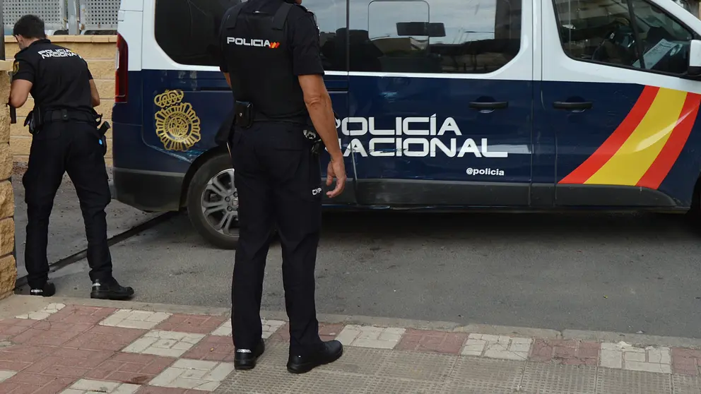 polic&iacute;a nacional 6