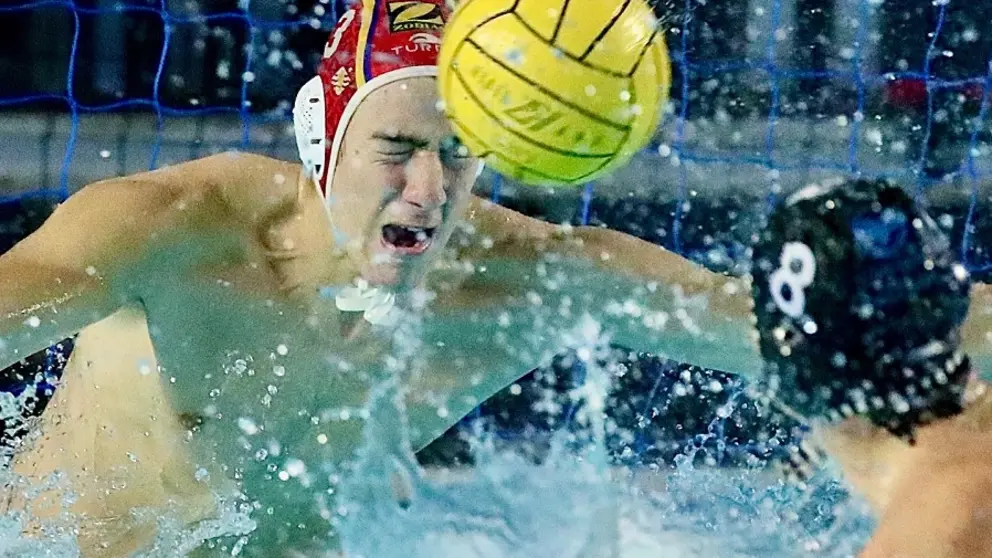 Una imagen del partido disputado en la piscina del Atl&egrave;tic Barceloneta