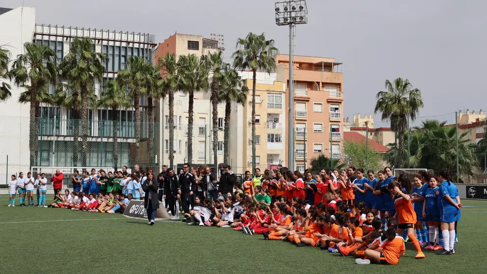 Los distintos equipos, durante su presentaci&oacute;n en el campo 'Emilio C&oacute;zar'