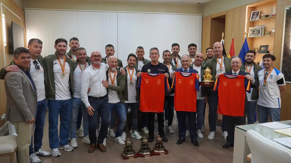 polic&iacute;as locales alcazaba recepci&oacute;n