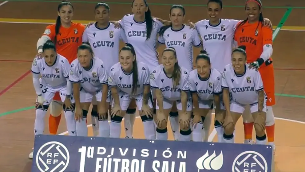 Equipo de la AD Ceuta Femenino, este s&aacute;bado antes de medirse al en Ourense Ontime