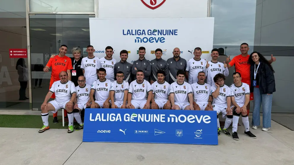 Formaci&oacute;n de la AD Ceuta FC Genuine, antes de su primer partido en Granada