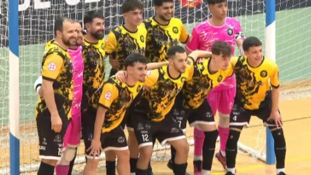 Los jugadores del Imperio Los Rosales, antes de afrontar su partido contra el Xerez