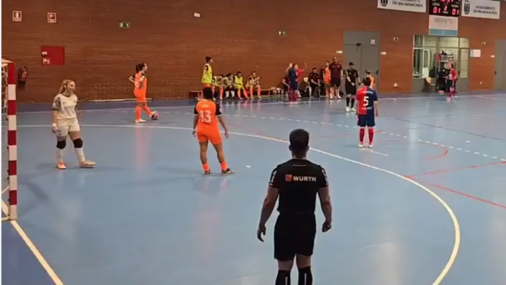 Un momento del partido disputado por el Camoens ante el Majadahonda
