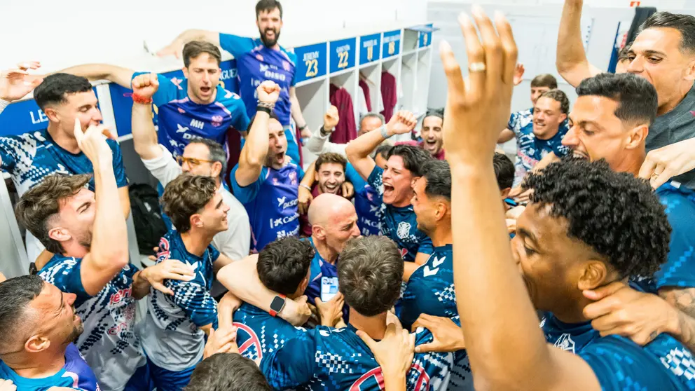 Los integrantes del Tenerife celebran su ascenso a Segunda