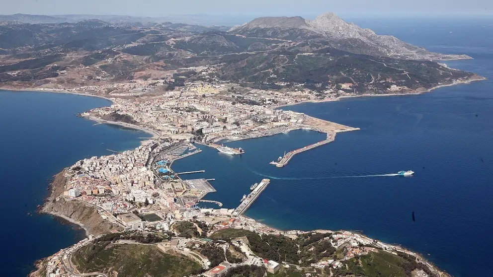 Foto a&eacute;rea puerto-ciudad agosto