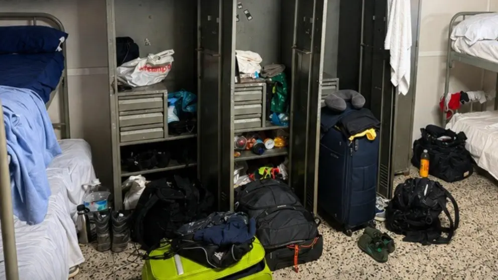 habitaci&oacute;n polic&iacute;as hacinamiento