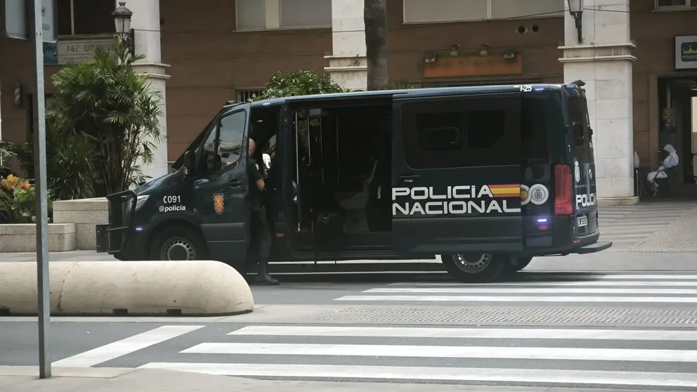 polic&iacute;a nacional furg&oacute;n