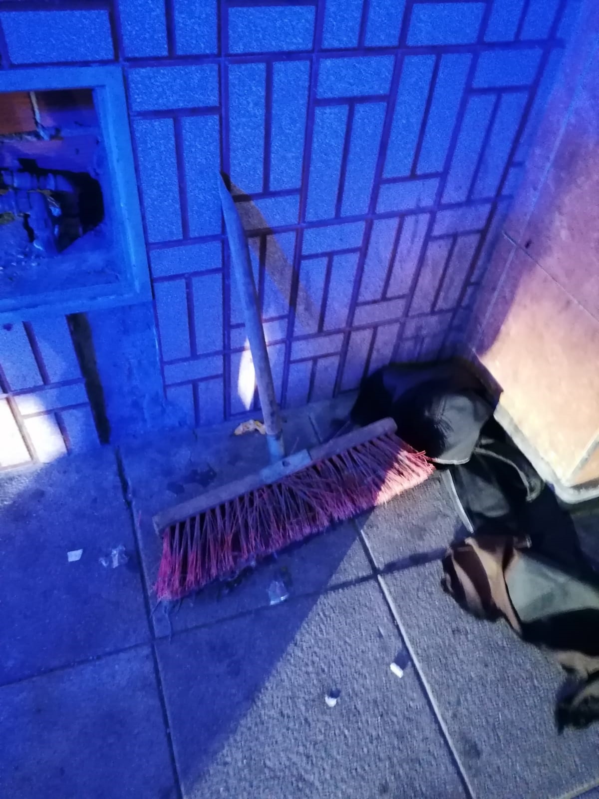 Cepillo utilizado para romper el cristal