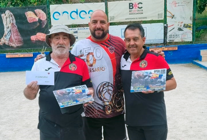 El presidente del CP Zurrón, Eloy Ruiz, con la dupleta ganadora
