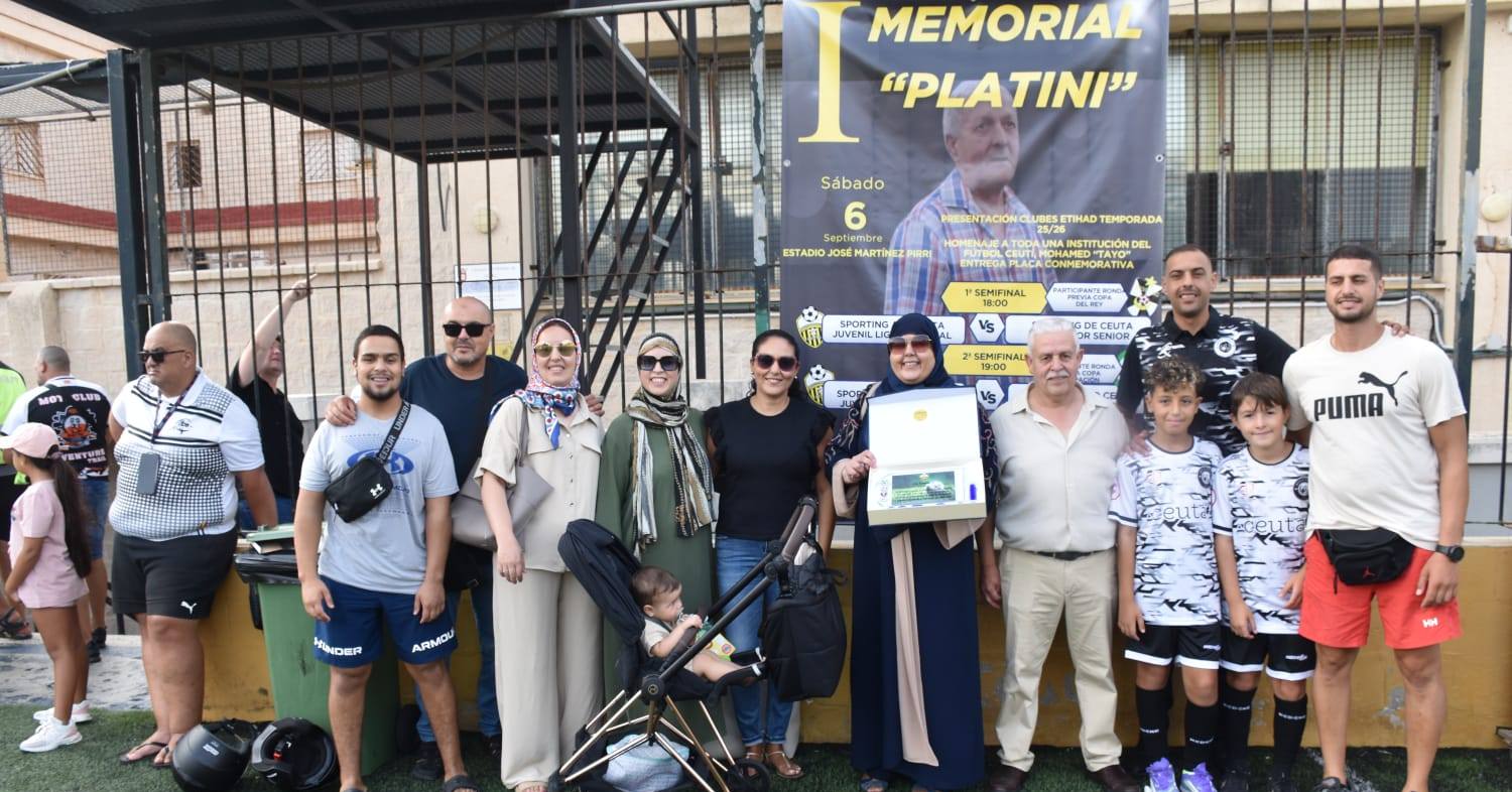 La familia de Platini ha recibido una placa de reconocimiento